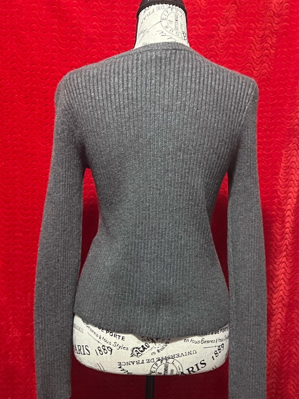 Fitted Gray Ribbed Button-Front Cardigan Sweater - Picture 3 of 7